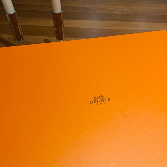 HERMÈS Wool Cashmere Avalon Blanket in Ecru and Blue - Picture 4 of 11